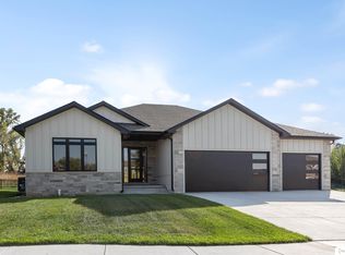 1325 Fairway Cir, Ashland, NE 68003