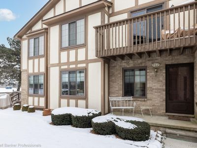 962 Country Club Dr, Saint Clair Shores, MI, 48082