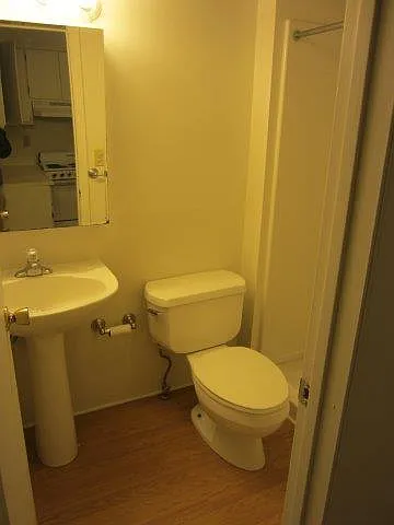 328 College St — Photo 45