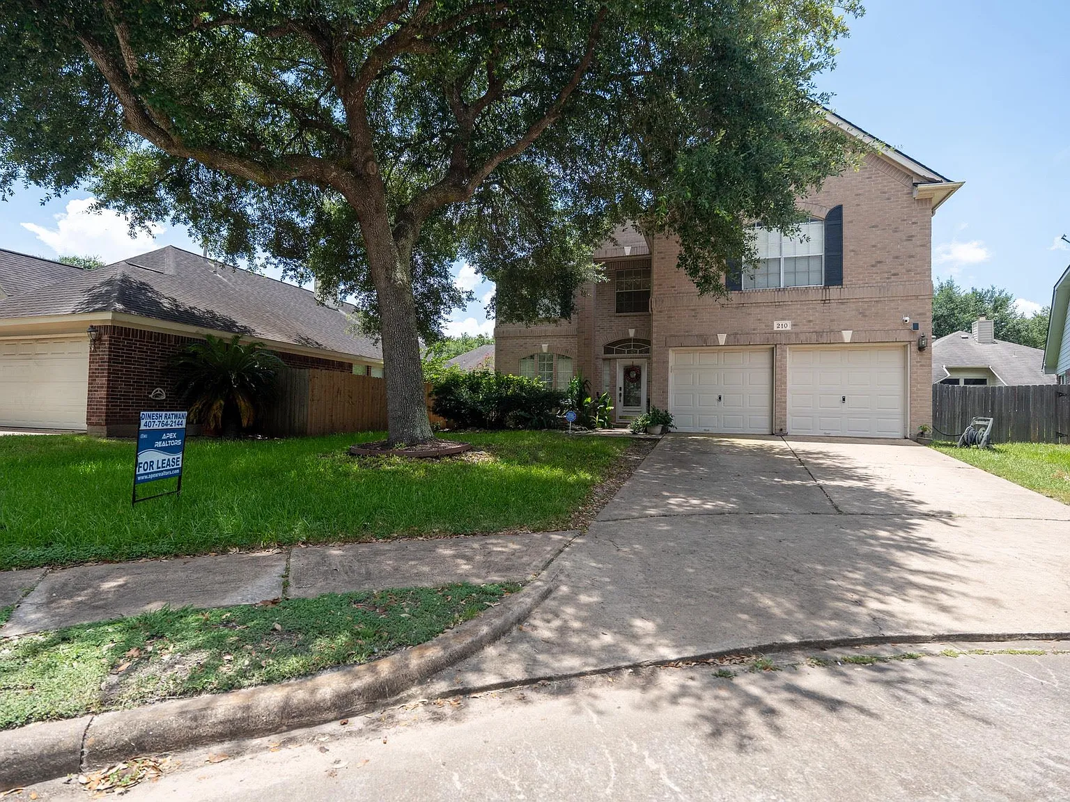 3 bed, 2.5 bath, 2281 sqft, $2,500 — Photo 3