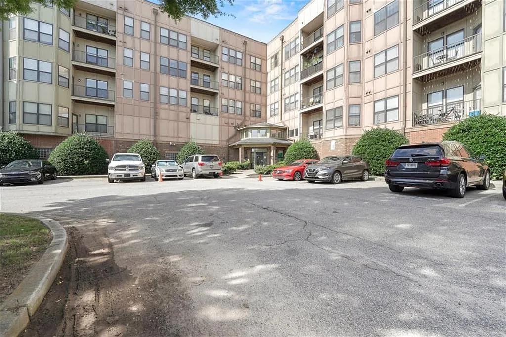 1 bed, 1.0 bath, 696 sqft, $1,650 — Photo 1