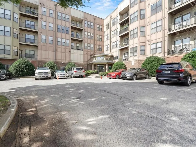 898 Oak St SW #1105 — Photo 1