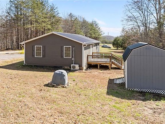 4th image of 1202 Farm Rd