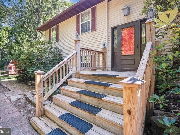 2126 Carrollton Rd, Westminster, MD 21157