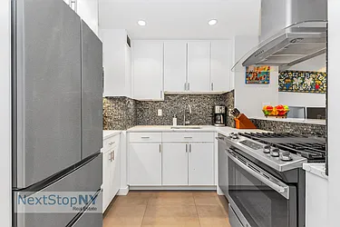 245 East 54th Street, #25H