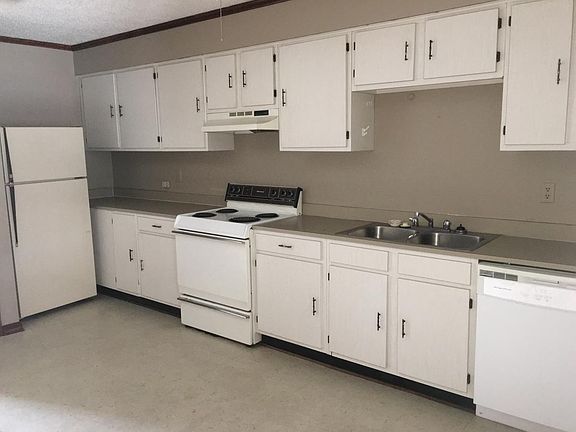 2nd image of 212 Mall Cir APT 1A
