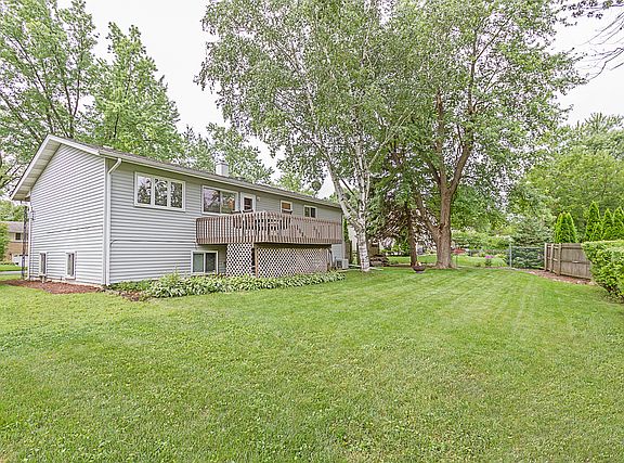 5th image of 904 E Babcock Dr