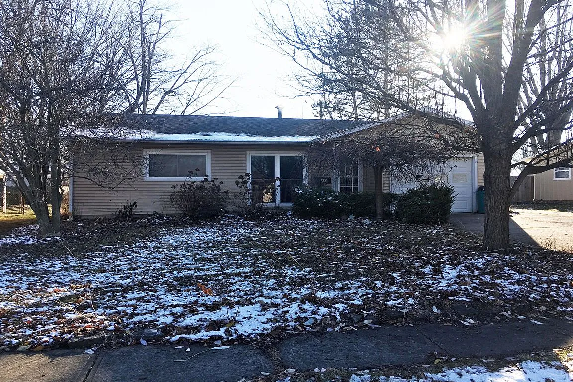 553 Palace Ln photo 1