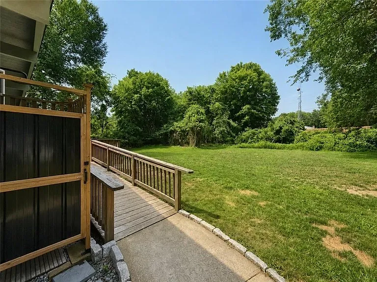 35 Sunset Ave — Photo 9