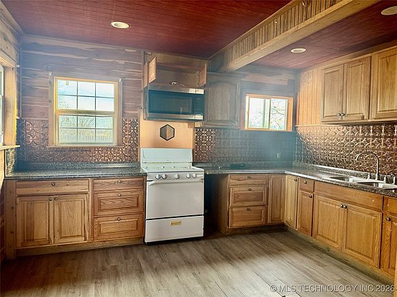 2nd image of 514 W 3rd St