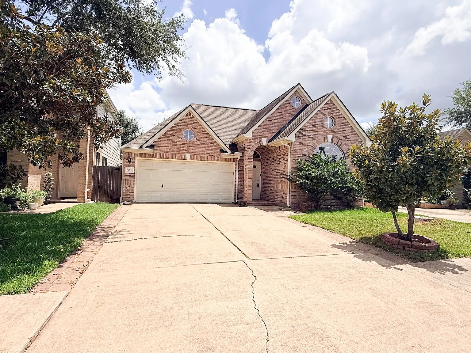 3 bed, 2.0 bath, 2021 sqft, $2,000 — Photo 1