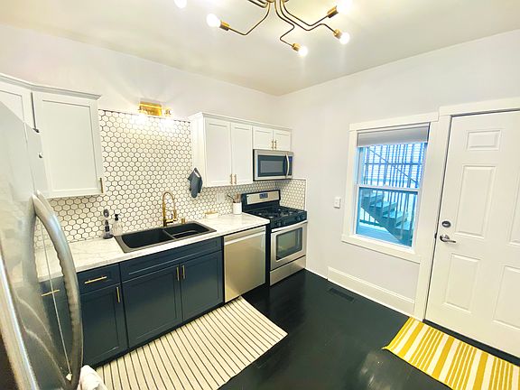 5th image of 1621 19th Ave NE #1