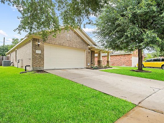2nd image of 7922 Linden Oaks Ln
