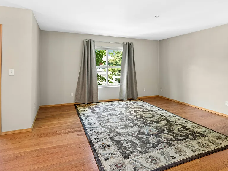 1652 25th Pl NE #203 — Photo 4