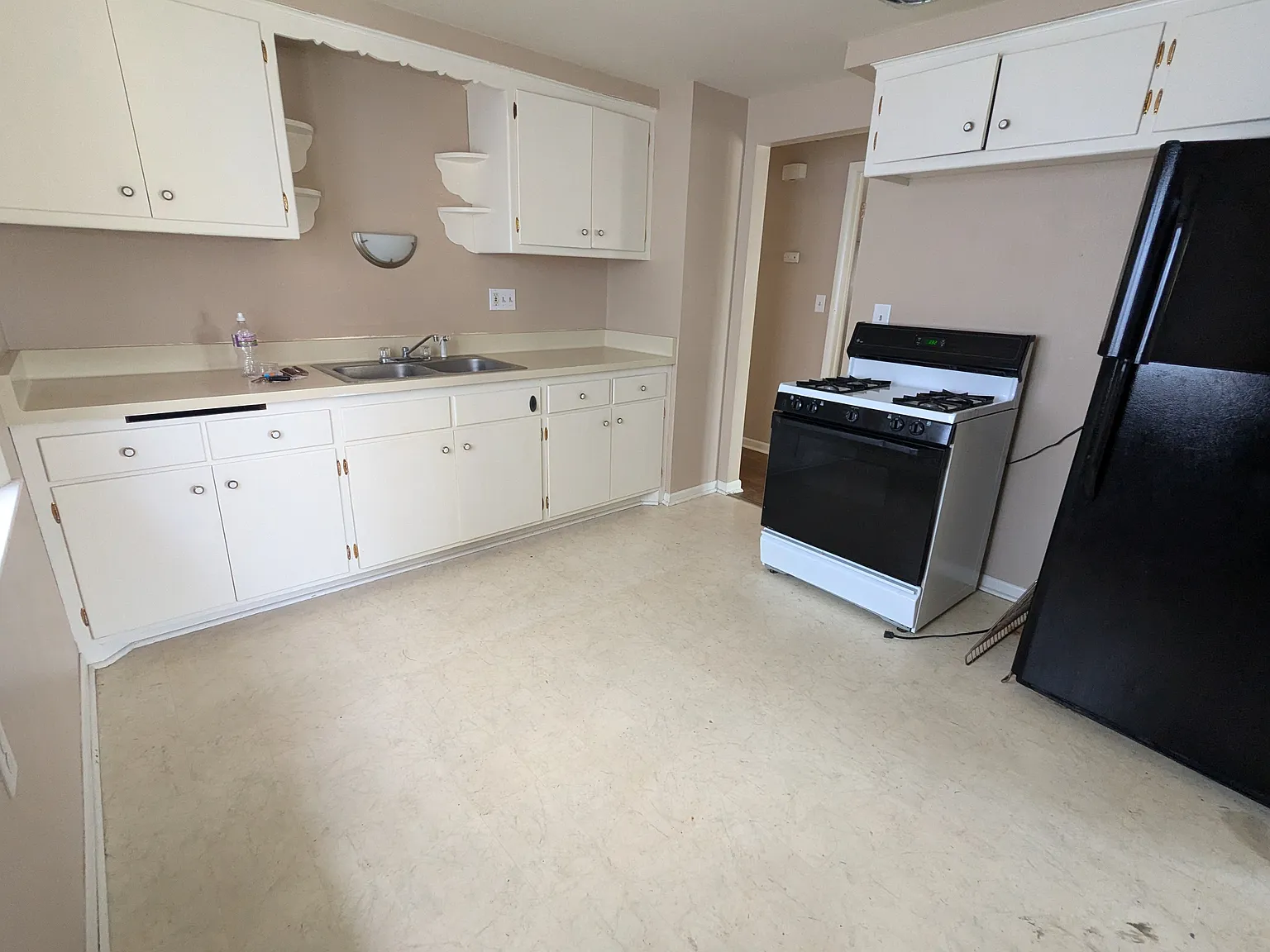 2 bed, 900 sqft, $1,350 — Photo 2