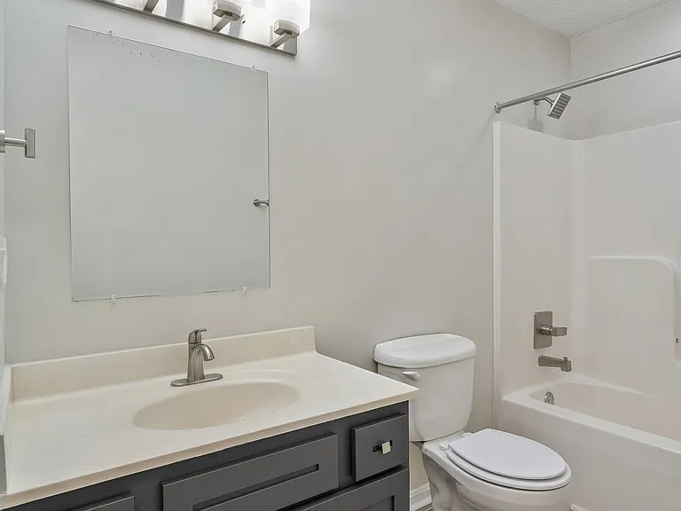 Green Valley Apartments — Photo 34
