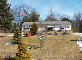 6898 Sarah St, Temperance, MI 48182