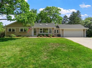 1669 Glenview Ct, Arden Hills, MN 55112