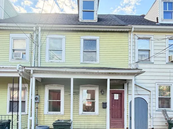 328 Saint Mary St, Burlington, NJ 08016
