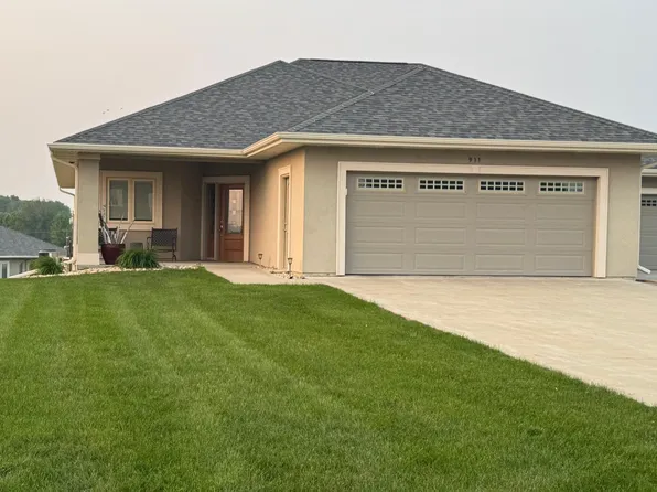 1007 Hoeven Dr Unit 3, Alton, IA 51003