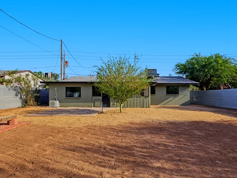 1438 E Sheridan St — Photo 33