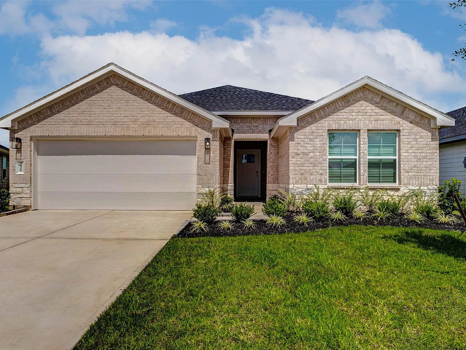 4 bed, 2.0 bath, 1748 sqft, $2,300 — Photo 4