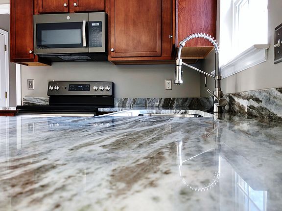 4th image of 71 Farington Cir