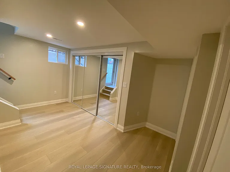 3271 Pilcom Cres #LOWER — Photo 16
