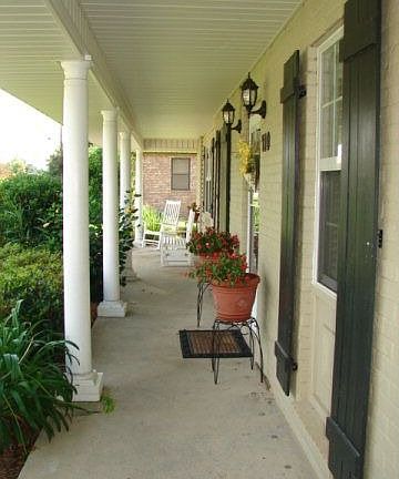 3rd image of 410 Cherry Dr