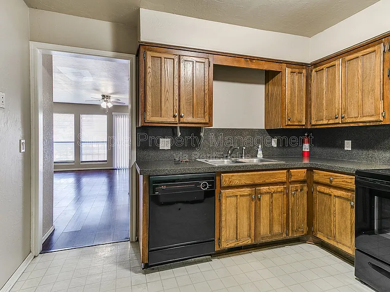 10607 N Macarthur Blvd — Photo 11