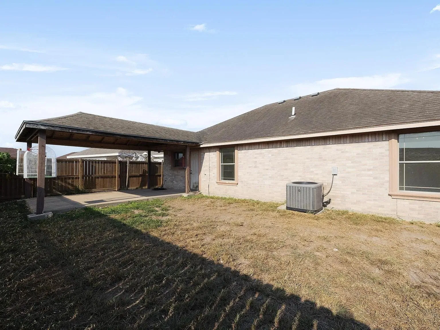 3 bed, 1310 sqft, $1,600 — Photo 2