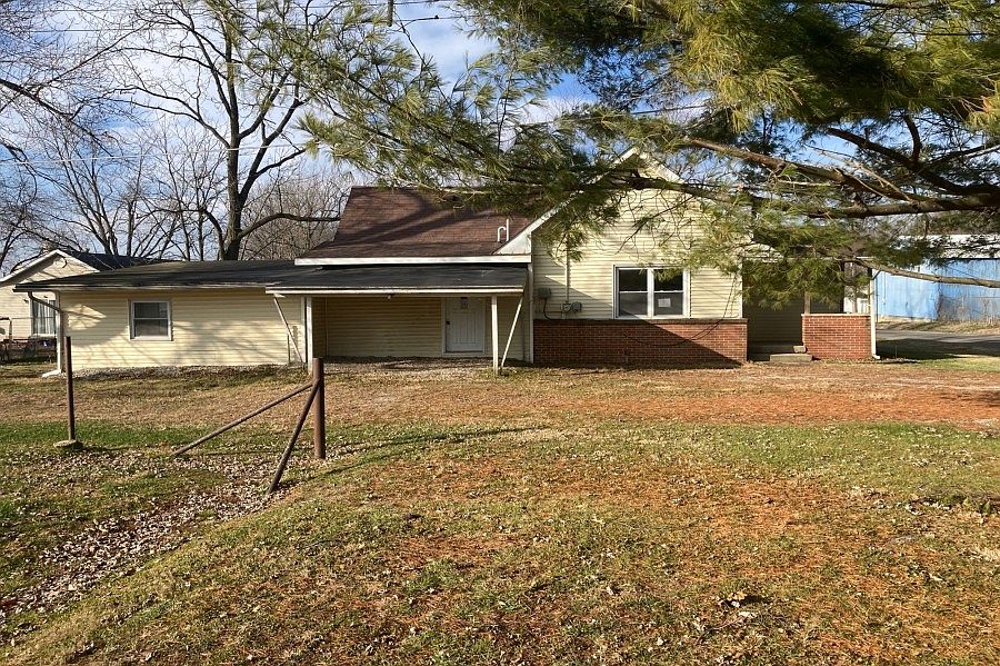 1st image of 806 W Wyandotte St