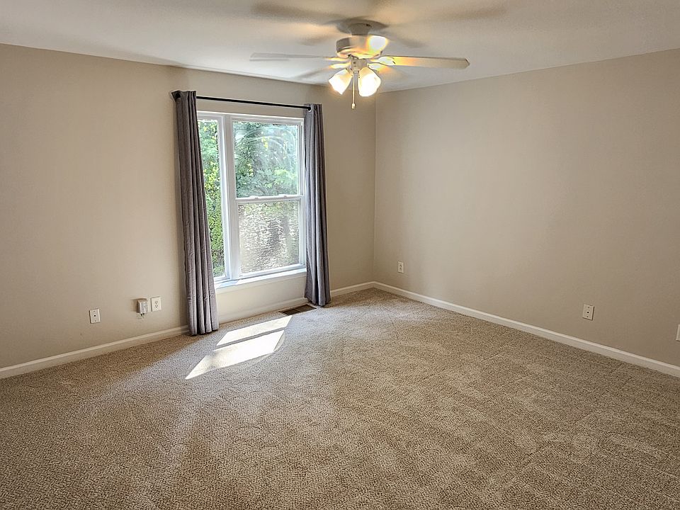 Master bedroom new carpet and paint.