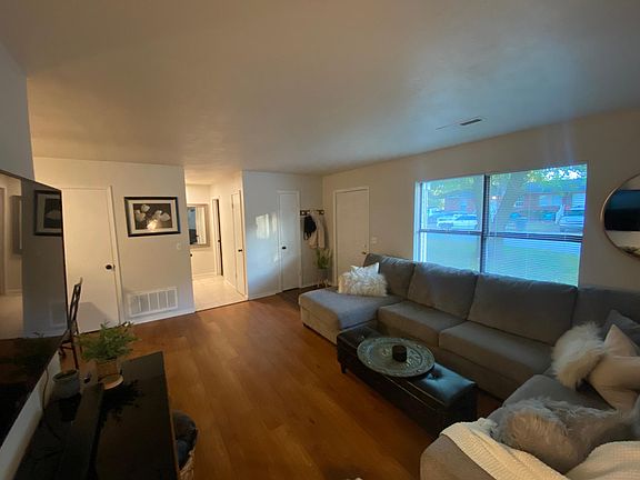 4th image of 120 E Adobe St