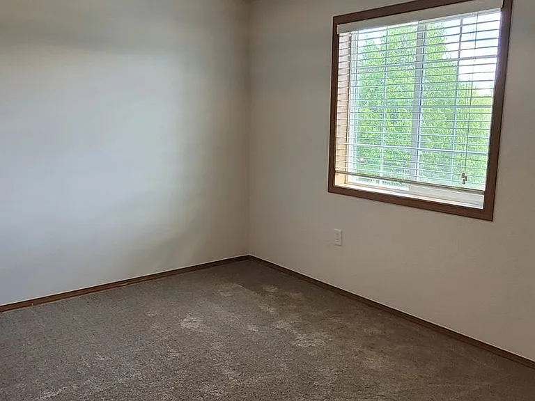 1349 E Greens Loop — Photo 30