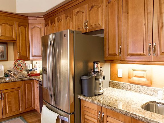 5th image of 13798 Roswell Ave Unit B200