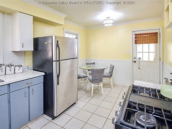 4th image of 803 Gordon Dr