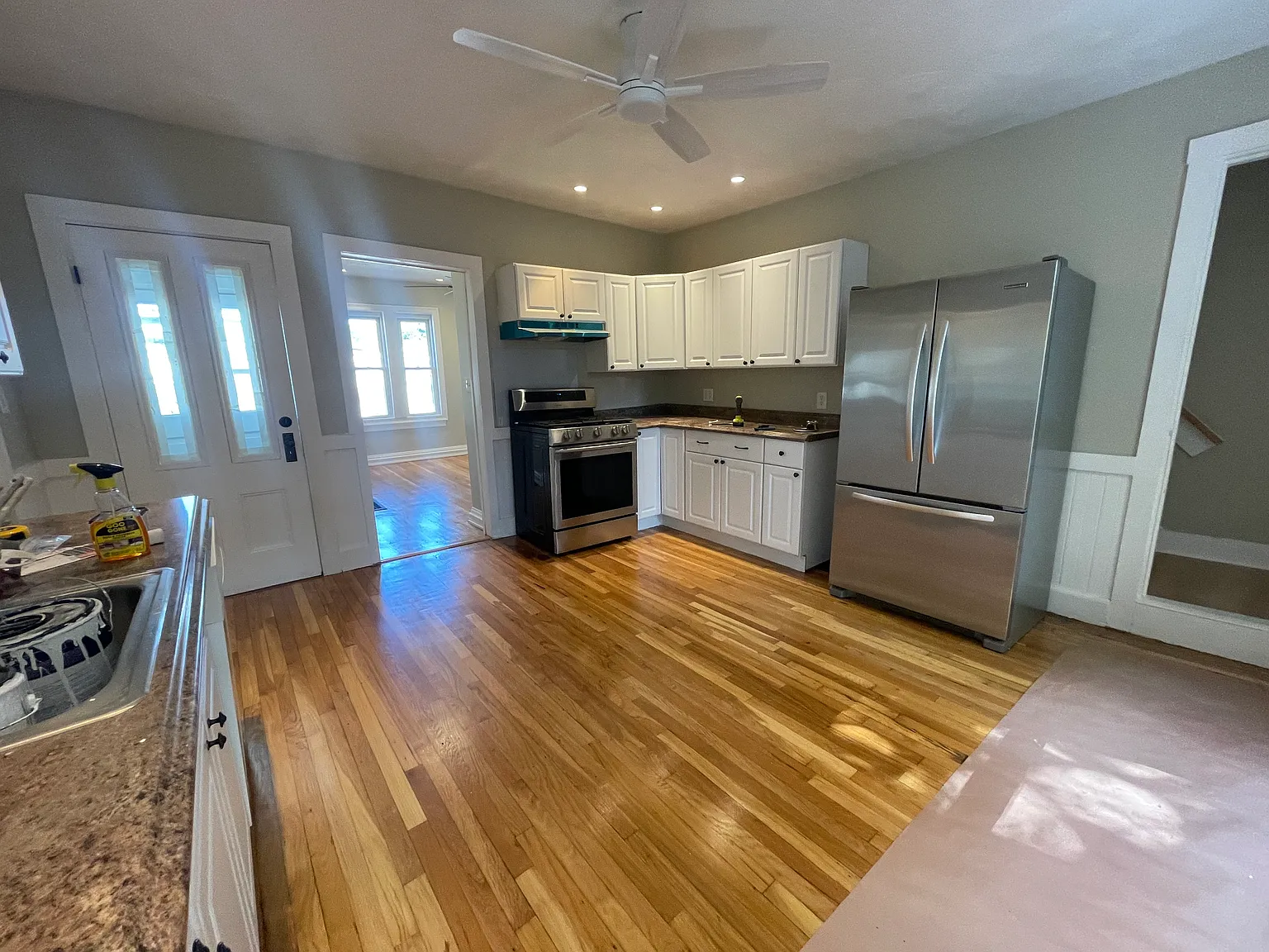 2 bed, 1.5 bath, 9999 sqft, $2,600 — Photo 4
