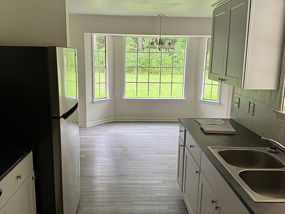 3rd image of 219 Wildwood Dr