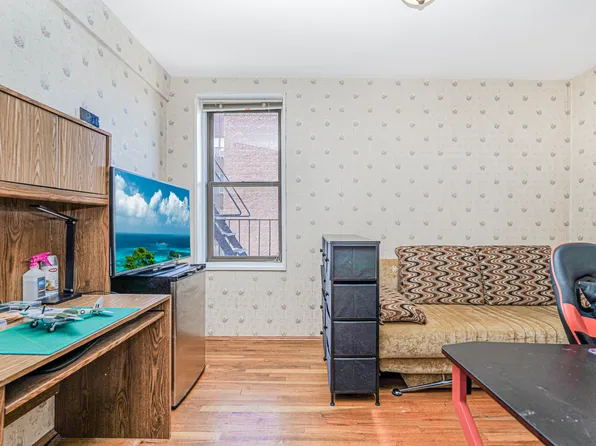 2140 Knapp Street image 14 of 25