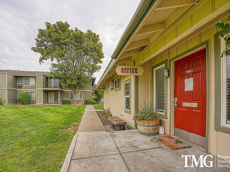 Hood Manor Apartments