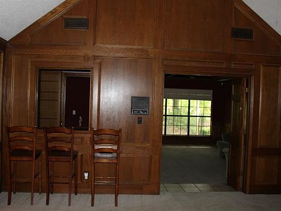 4th image of 4300 Meadow Hl
