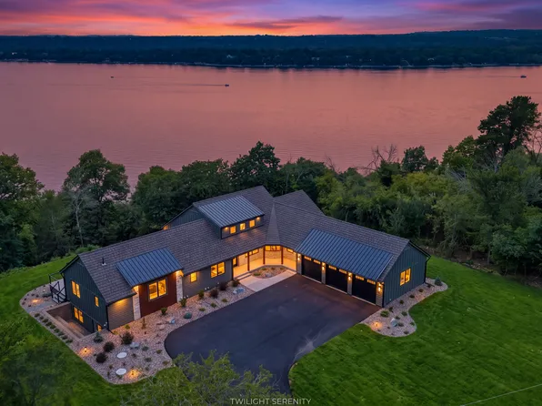 289 Mayer Rd, Hudson, WI 54016