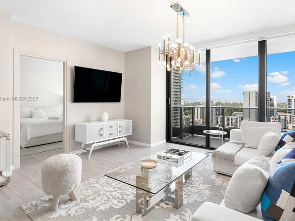 1000 Brickell Plz Unit 2211, Miami, FL 33131