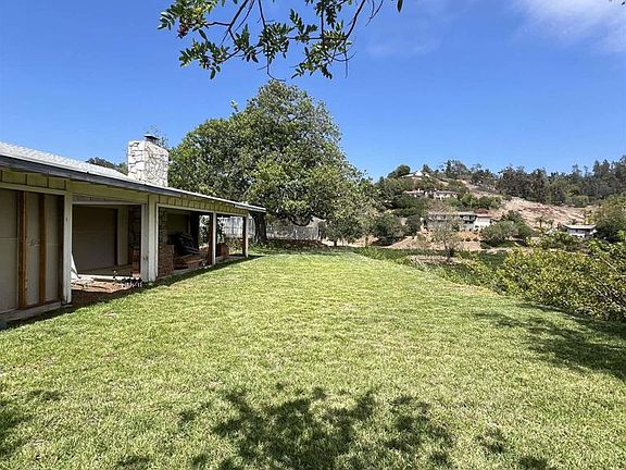 2nd image of 2829 Golfview Dr