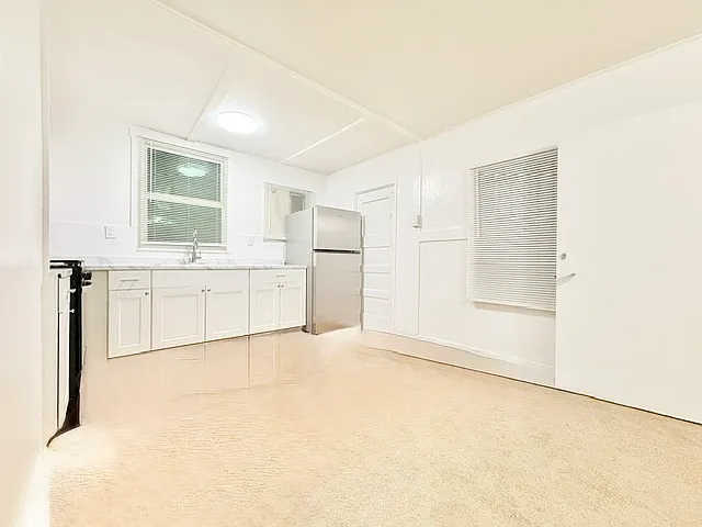 731 San Jose Pl — Photo 4