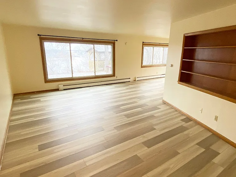 914 Grand Ave — Photo 2