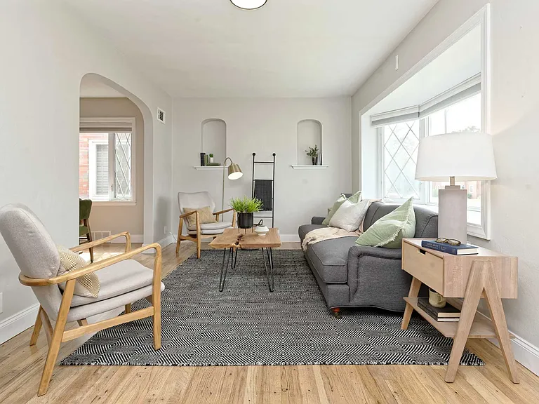 3554 Jamieson Ave — Photo 2