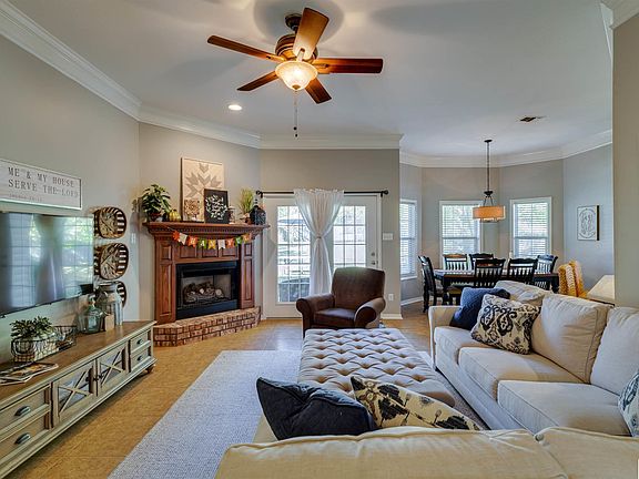 3rd image of 234 Knoll Creek Cir