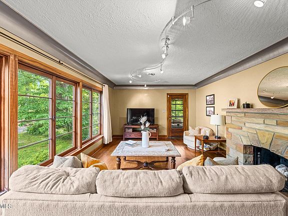 5th image of 224 Druid Dr